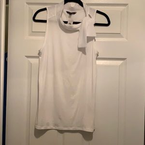 Sleeveless tie neck top